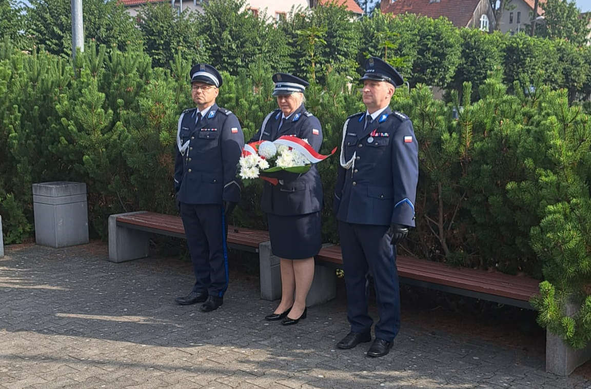 Sępólno: Oddali hołd pomordowanym polskim policjantom - fot. KPP Sępólno Krajeńskie