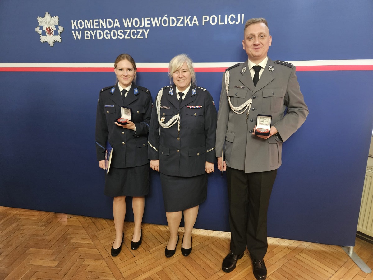 Sępoleńscy policjanci w gronie wyróżnionych Kryształowym sercem - fot. KWP Bydgoszcz