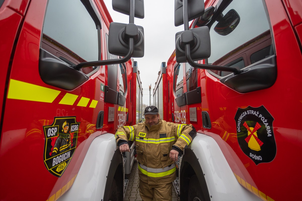Samochody ratowniczo-gaśnicze trafiły min. do Sośna, Wałdowa, Anielin, Gromadna - fot. Mikołaj Kuras dla UMWKP Samochody ratowniczo-gaśnicze trafiły min. do Sośna, Wałdowa, Anielin, Gromadna - fot. Mikołaj Kuras dla UMWKP