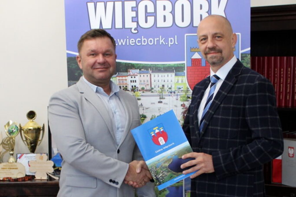 Umowy na budowę sieci wodociągowej w mieście Więcbork zawarte - fot. UM Więcbork