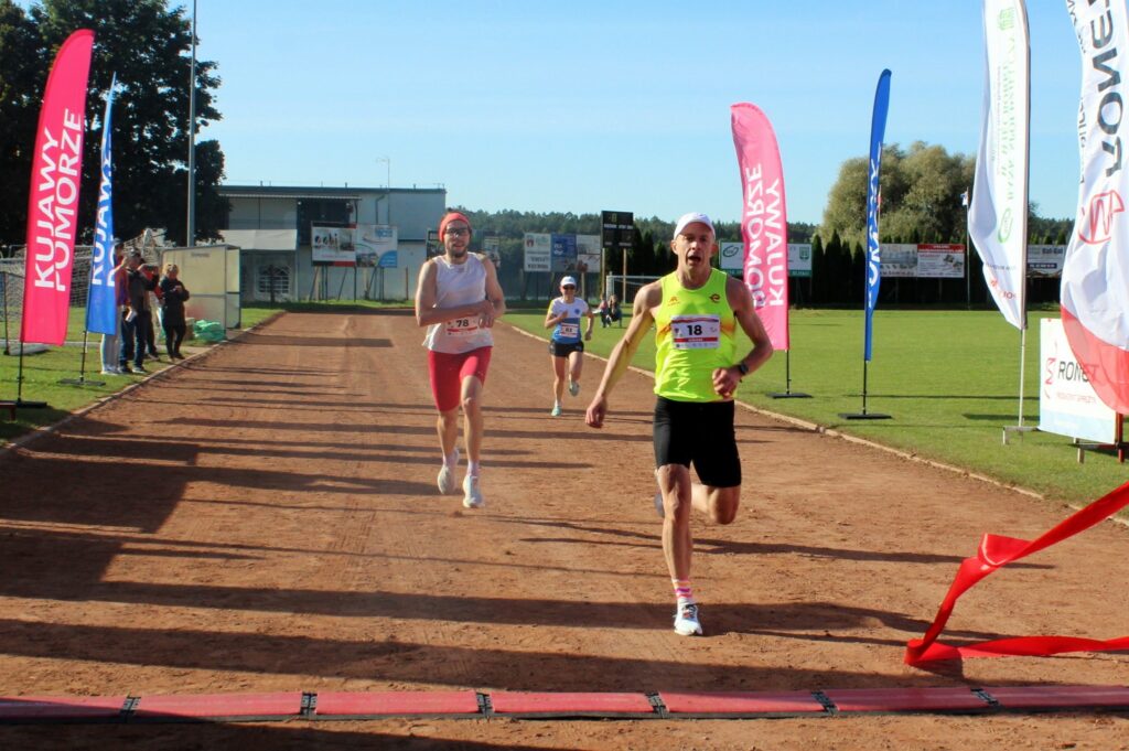 W kategorii najlepszy więcborczanin zwyciężył: Łukasz Sosnowski, który 10 km trasę przebiegł w czasie: 0:34:58 - fot. UM Więcbork