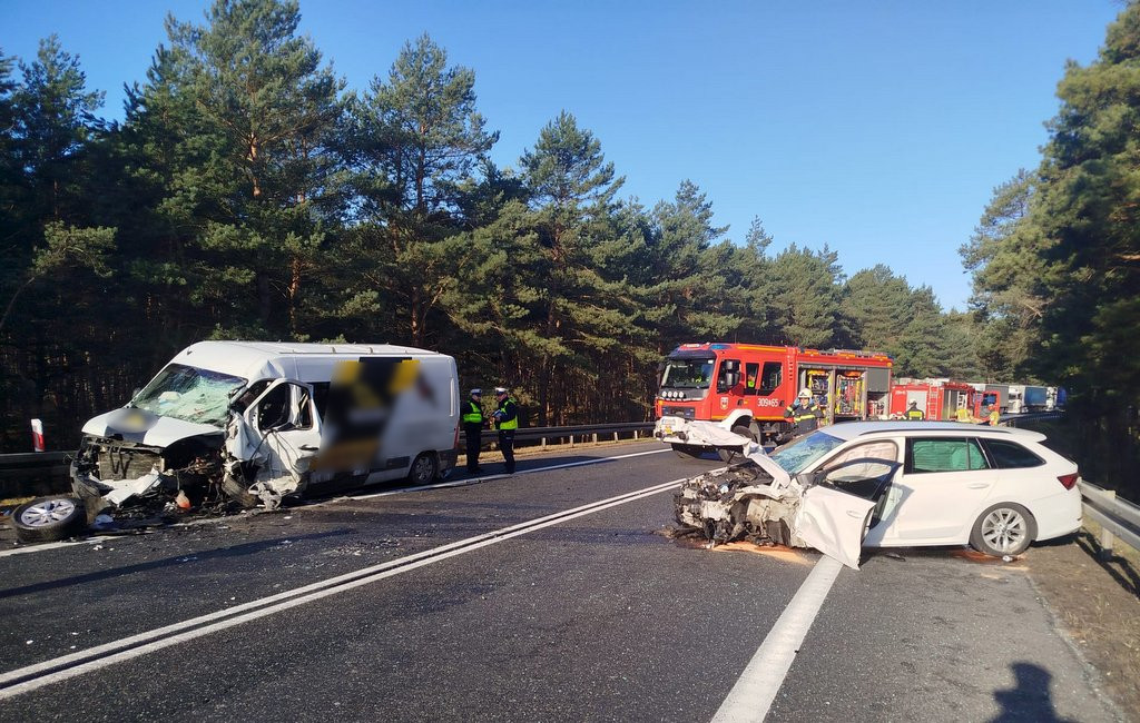 Wypadek na DK10 w Przyłubiu (Bydgoszcz - Toruń). Policja apeluje o zachowanie czujności mimo dobrej pogody - fot. KMP Bydgoszcz Wypadek na DK10 w Przyłubiu (Bydgoszcz - Toruń). Policja apeluje o zachowanie czujności mimo dobrej pogody - fot. KMP Bydgoszcz