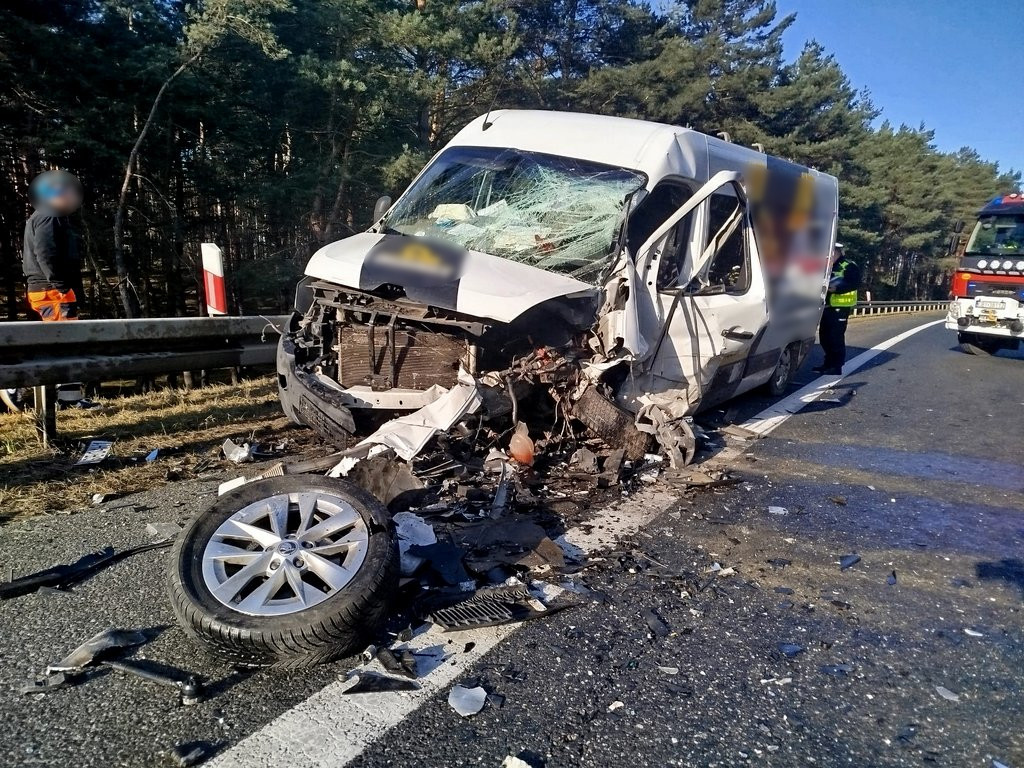 Wypadek na DK10 w Przyłubiu (Bydgoszcz - Toruń). Policja apeluje o zachowanie czujności mimo dobrej pogody - fot. KMP Bydgoszcz Wypadek na DK10 w Przyłubiu (Bydgoszcz - Toruń). Policja apeluje o zachowanie czujności mimo dobrej pogody - fot. KMP Bydgoszcz