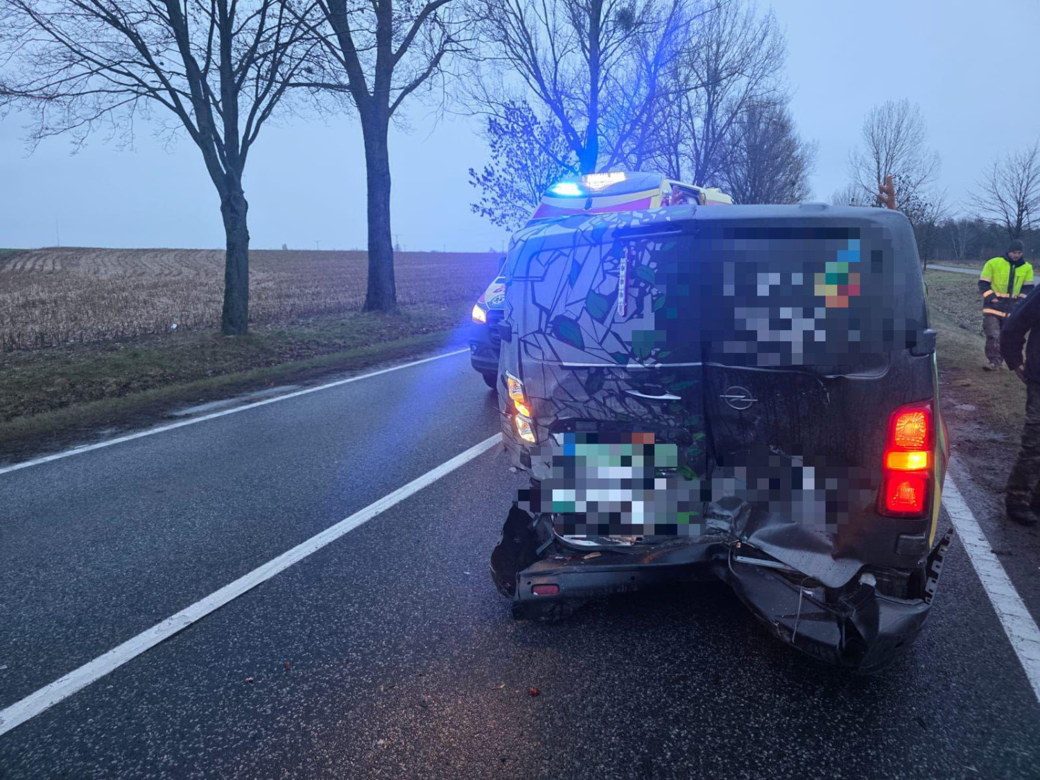 Wypadek na DK-22 za Człuchowem w kierunku Jaromierza - fot. KPP Człuchów Wypadek na DK-22 za Człuchowem w kierunku Jaromierza - fot. KPP Człuchów