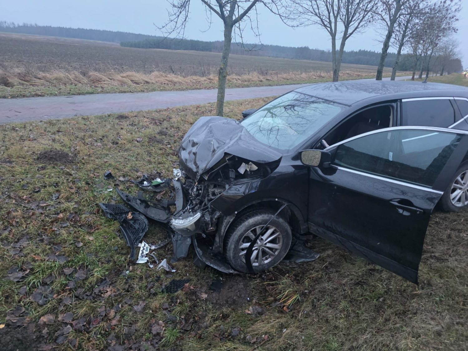 Wypadek na DK-22 za Człuchowem w kierunku Jaromierza - fot. KPP Człuchów Wypadek na DK-22 za Człuchowem w kierunku Jaromierza - fot. KPP Człuchów