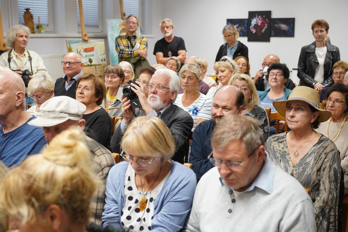Wystawy prac malarskich w człuchowskich bibliotekach - fot. UM Człuchów